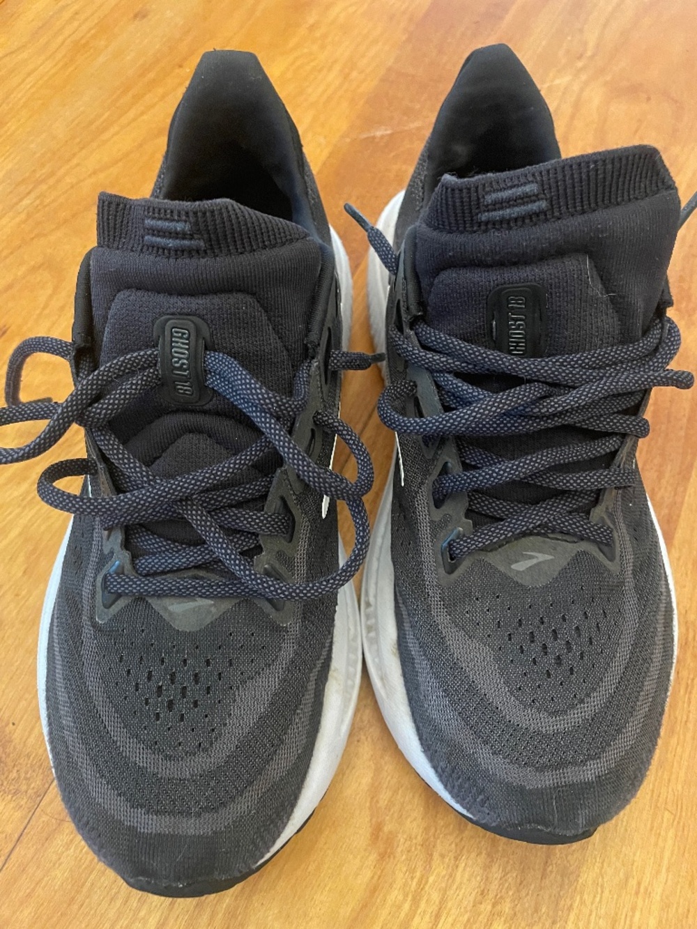 Brooks Ghost walking shoes W7 black